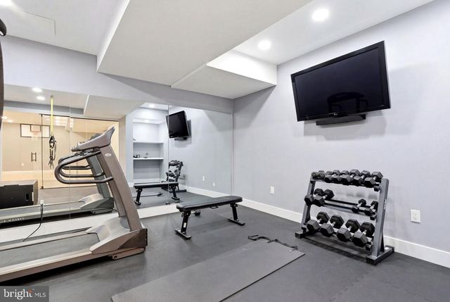 7 WOODLAND RD, Newtown, PA 18940