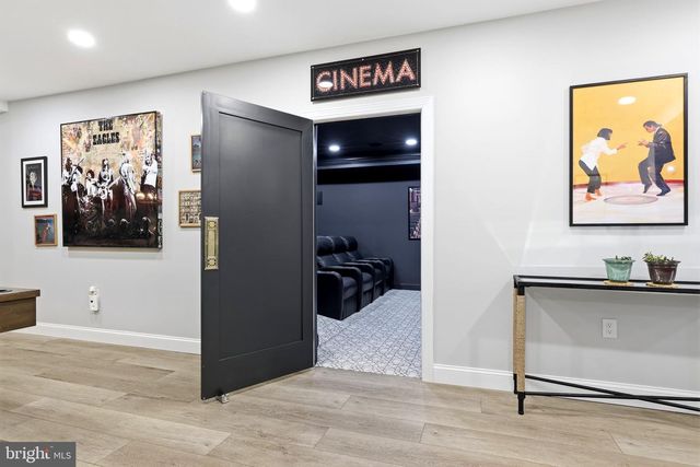 7 WOODLAND RD, Newtown, PA 18940