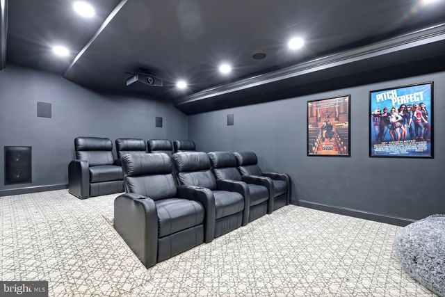 7 WOODLAND RD, Newtown, PA 18940