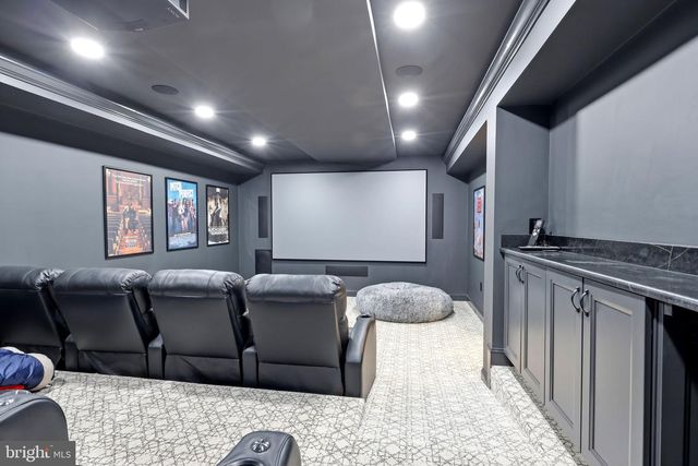 7 WOODLAND RD, Newtown, PA 18940