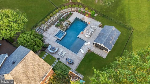 7 WOODLAND RD, Newtown, PA 18940