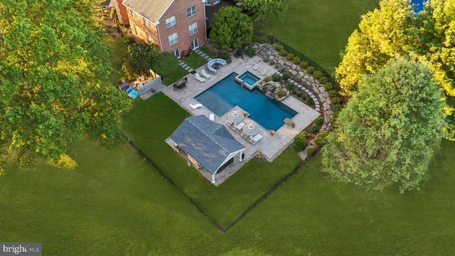 7 WOODLAND RD, Newtown, PA 18940