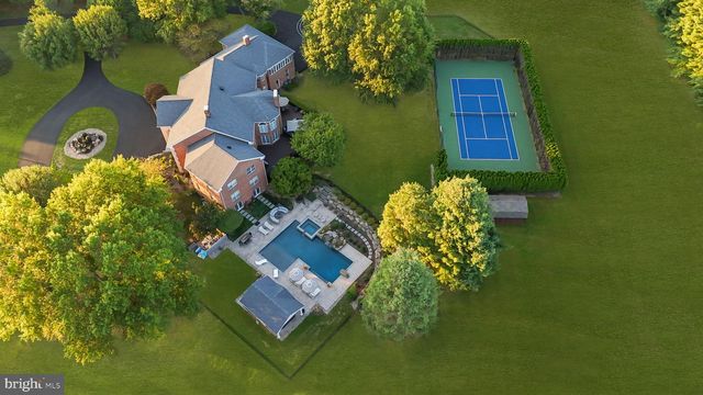 7 WOODLAND RD, Newtown, PA 18940