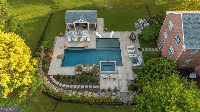 7 WOODLAND RD, Newtown, PA 18940