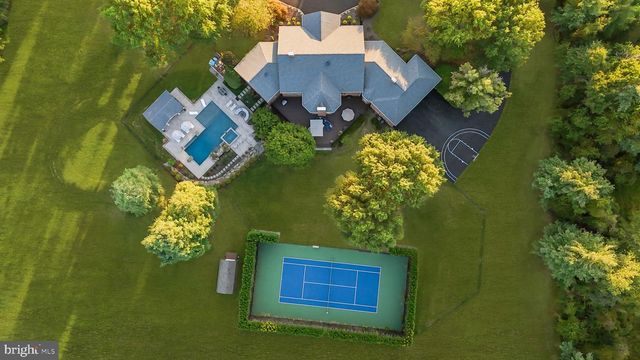 7 WOODLAND RD, Newtown, PA 18940