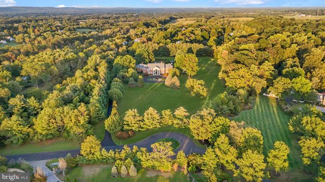 7 WOODLAND RD, Newtown, PA 18940