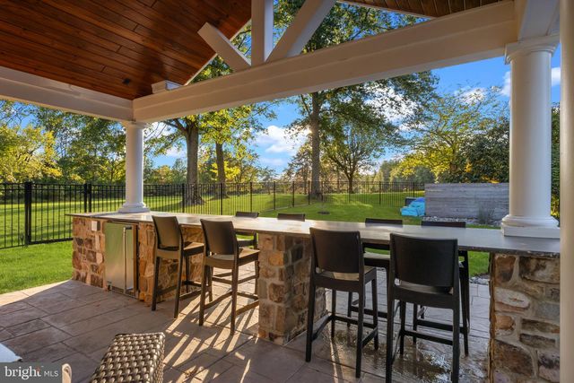 7 WOODLAND RD, Newtown, PA 18940