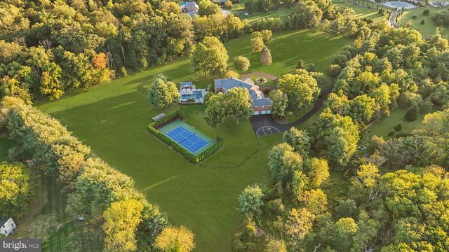 7 WOODLAND RD, Newtown, PA 18940