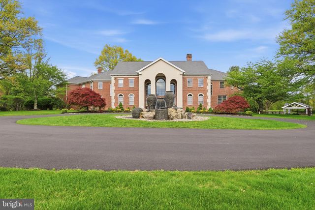 7 WOODLAND RD, Newtown, PA 18940