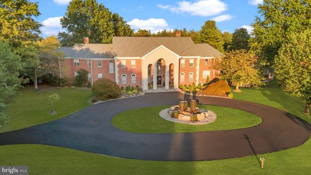 7 WOODLAND RD, Newtown, PA 18940