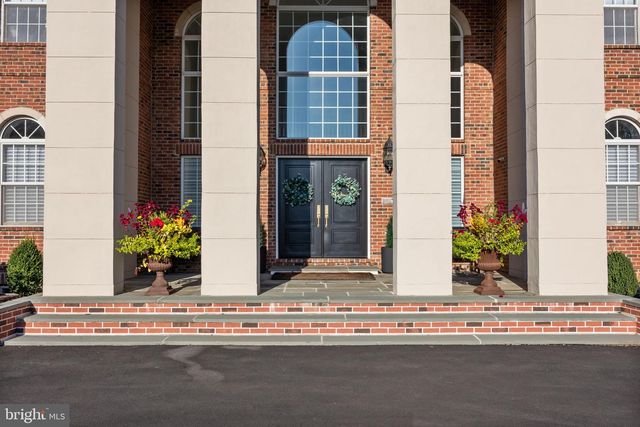 7 WOODLAND RD, Newtown, PA 18940