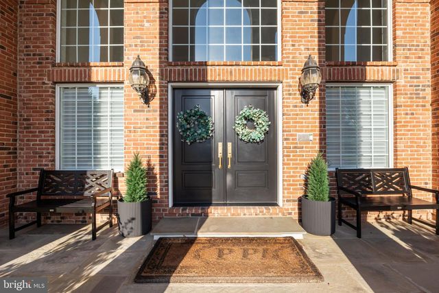 7 WOODLAND RD, Newtown, PA 18940