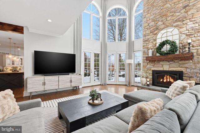 7 WOODLAND RD, Newtown, PA 18940