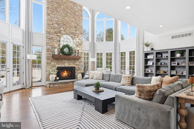 7 WOODLAND RD, Newtown, PA 18940