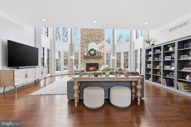 7 WOODLAND RD, Newtown, PA 18940