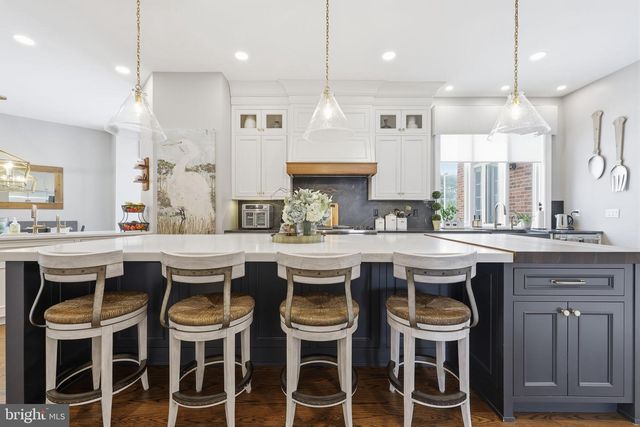 7 WOODLAND RD, Newtown, PA 18940