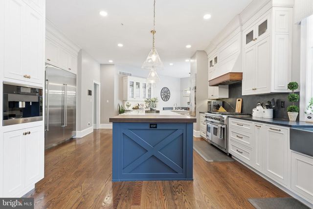 7 WOODLAND RD, Newtown, PA 18940