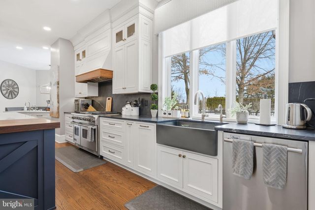 7 WOODLAND RD, Newtown, PA 18940