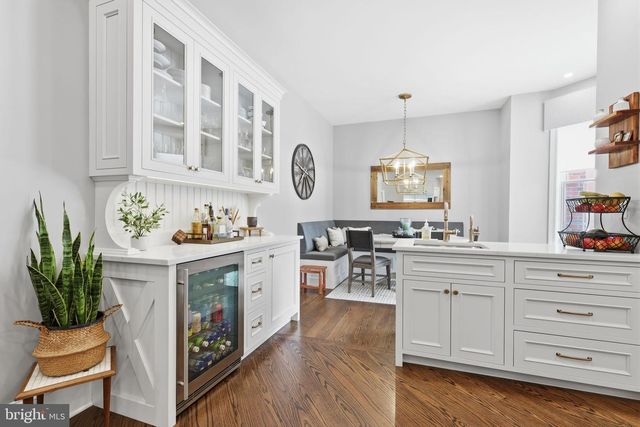 7 WOODLAND RD, Newtown, PA 18940