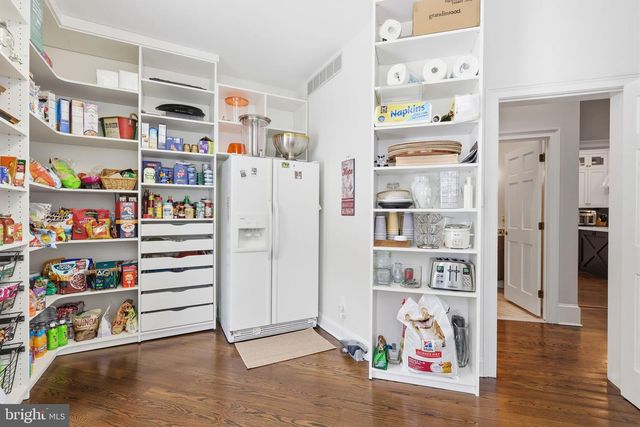 7 WOODLAND RD, Newtown, PA 18940