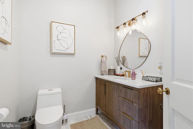 7 WOODLAND RD, Newtown, PA 18940