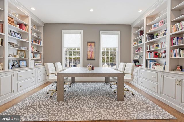 7 WOODLAND RD, Newtown, PA 18940