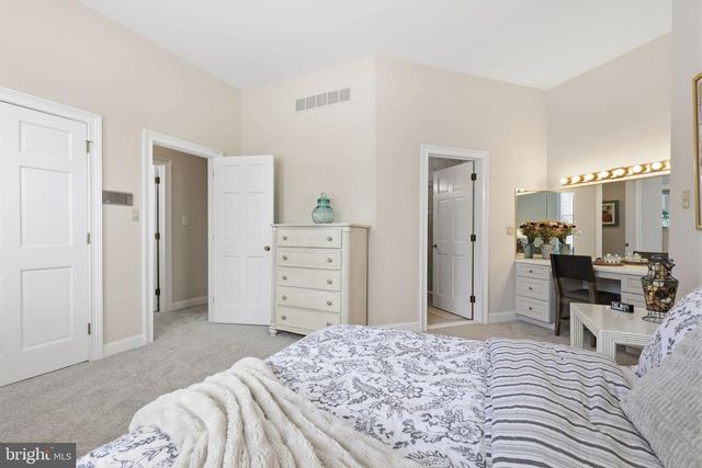 7 WOODLAND RD, Newtown, PA 18940