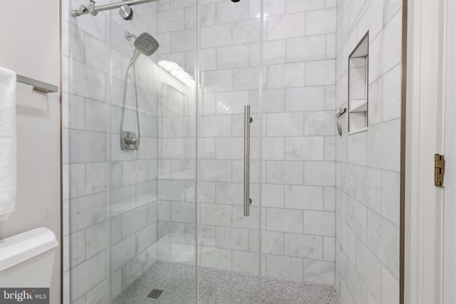 7 WOODLAND RD, Newtown, PA 18940