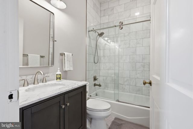 7 WOODLAND RD, Newtown, PA 18940