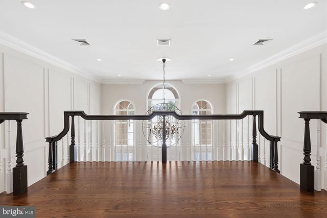 7 WOODLAND RD, Newtown, PA 18940