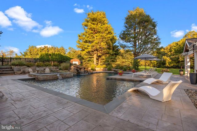 7 WOODLAND RD, Newtown, PA 18940