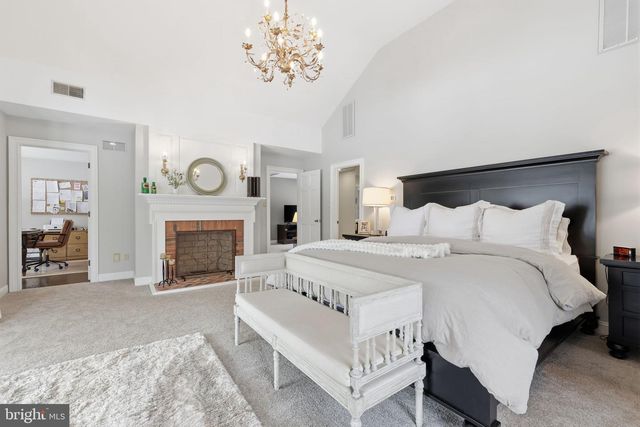 7 WOODLAND RD, Newtown, PA 18940