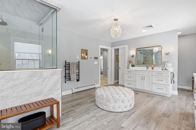 7 WOODLAND RD, Newtown, PA 18940