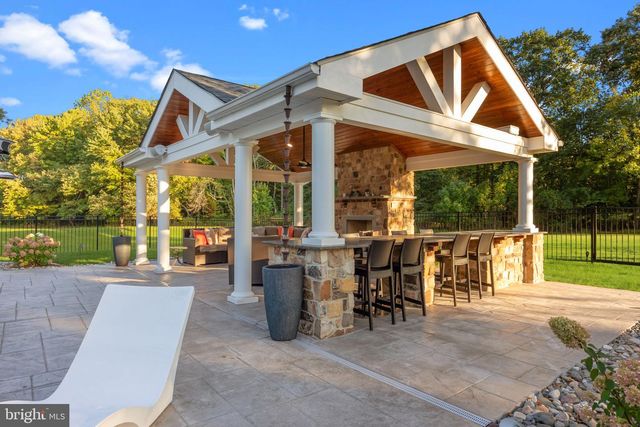 7 WOODLAND RD, Newtown, PA 18940