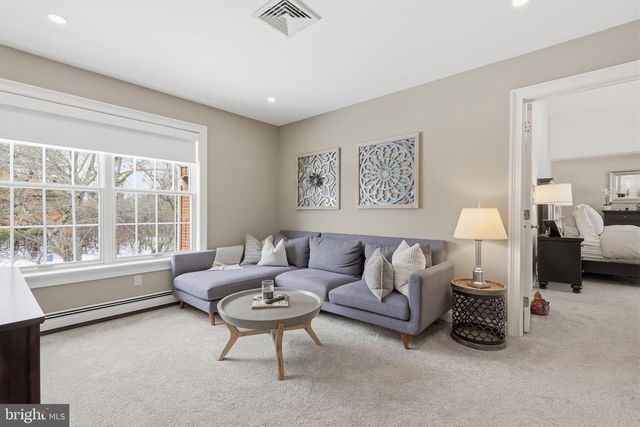 7 WOODLAND RD, Newtown, PA 18940