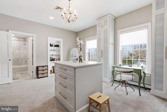 7 WOODLAND RD, Newtown, PA 18940