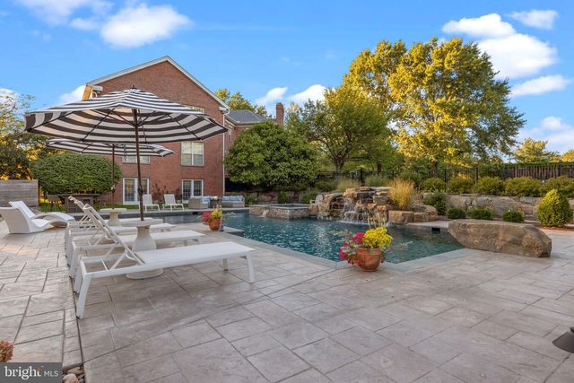 7 WOODLAND RD, Newtown, PA 18940