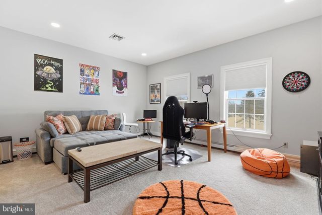 7 WOODLAND RD, Newtown, PA 18940