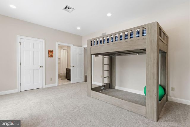 7 WOODLAND RD, Newtown, PA 18940