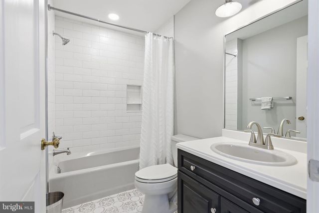 7 WOODLAND RD, Newtown, PA 18940