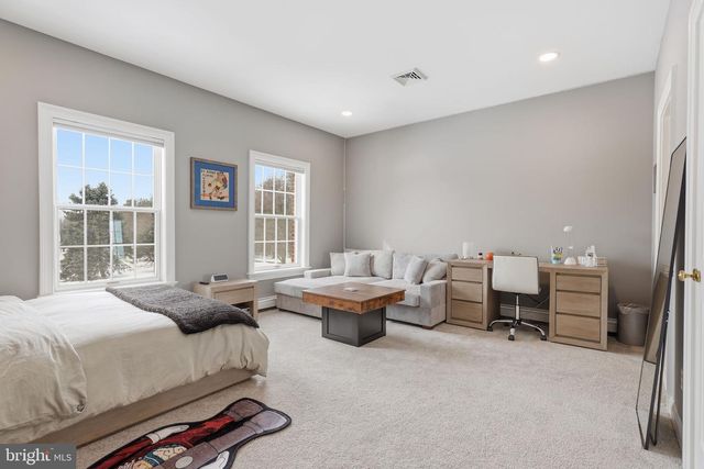 7 WOODLAND RD, Newtown, PA 18940