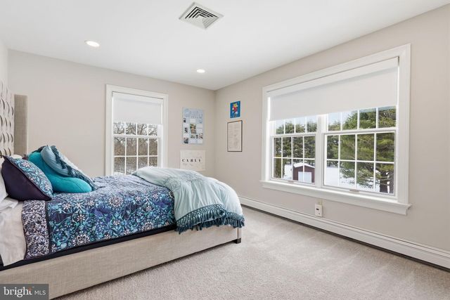 7 WOODLAND RD, Newtown, PA 18940