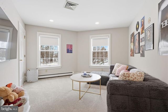 7 WOODLAND RD, Newtown, PA 18940