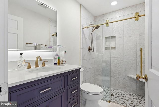 7 WOODLAND RD, Newtown, PA 18940