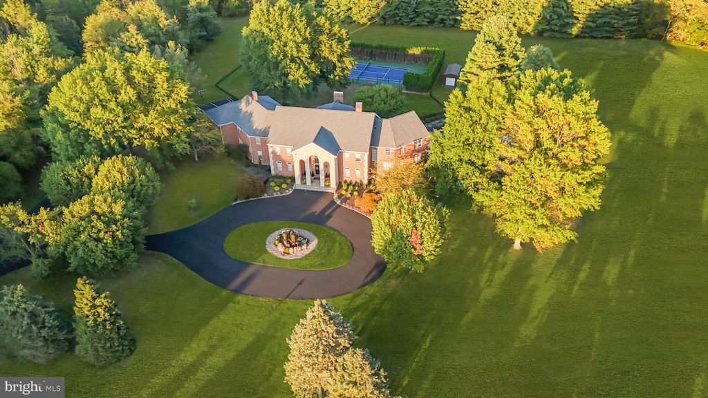 7 WOODLAND RD, Newtown, PA 18940