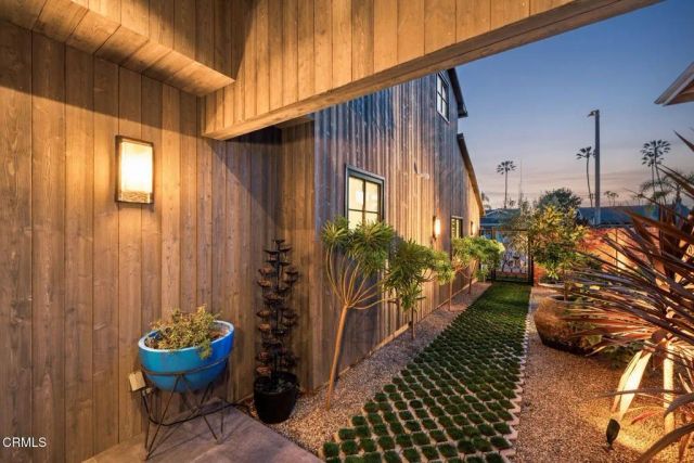 2832 Sailor Avenue, Ventura, CA 93001