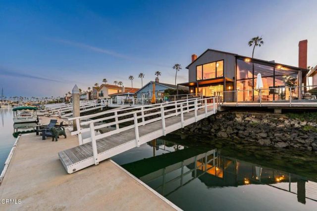 2832 Sailor Avenue, Ventura, CA 93001