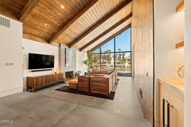 2832 Sailor Avenue, Ventura, CA 93001