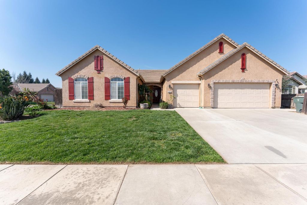 Image 1 of property listing at 2945 S Arkle Street, Visalia, CA 93292