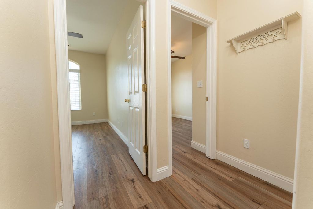 Image 17 of property listing at 2945 S Arkle Street, Visalia, CA 93292